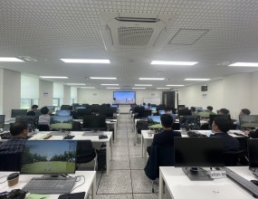 전남인재개발원 드론활용하기2023년 10월 전남인재개발원 수업에 참가하였습니다.  간단한 이론설명과 시뮬레이션 진행 후조종방법 습득 후 체험비행을 실시오전 & 오후 2분반으로 실습 진행조종기 조작법 및 안전 유의사항 안내 후 분반 별로 조를 나누어 실습   방제용 드론, 촬영용 드론 실비행  전남인재개발원에서 3일간의 드론교육과정 이론과 실습을 실시하며 교육받으신 교육생분 모두 고생많으셨습니다.